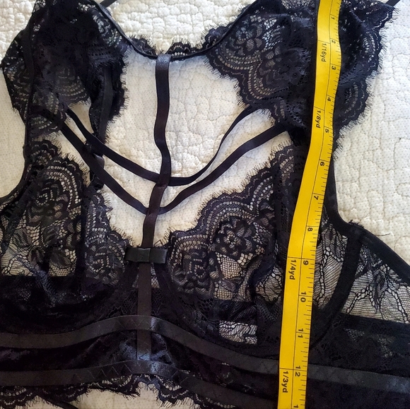 Elegant Black Lace Bralette Size XL - Picture 4 of 6